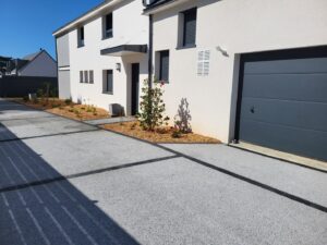 Beton-drainant-gris-et-pave-noir-2-300x225
