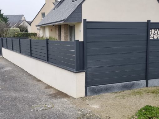 Clôture composite avec lame horizen anthracite et poteau horizen aluminium anthracite