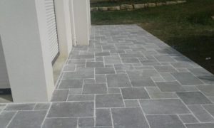 Terrasse-en-Kotha-Gris-300x180